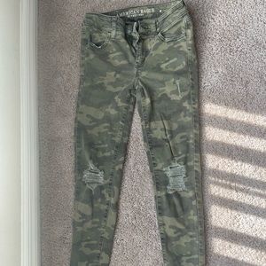 Size 0 American Eagle jeans, super stretch begging material. Barely been worn.